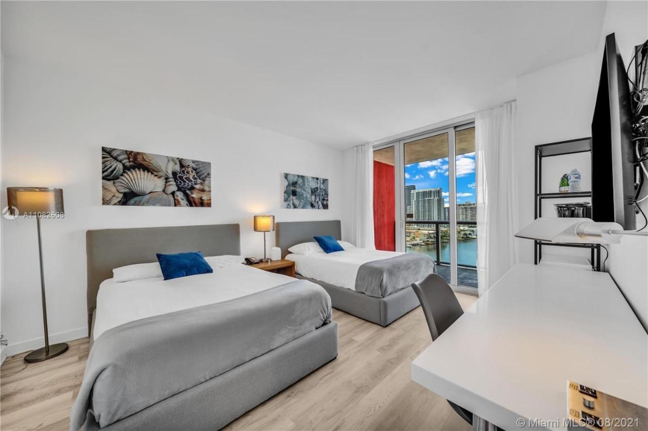 Beachy Vibes Studio, 2 Full Beds, Near Everything -30b Apartment Hallandale Beach